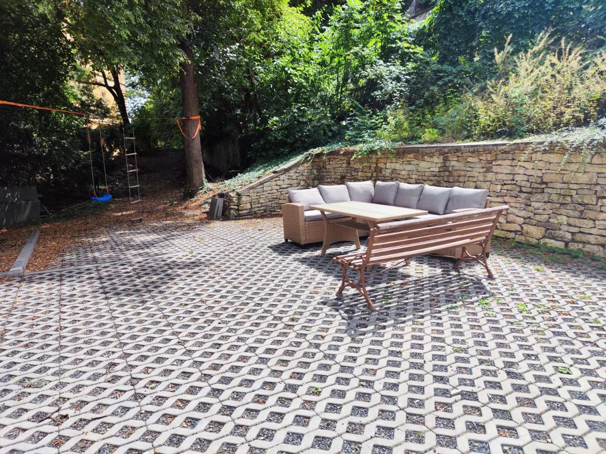 Spacious Flat & Parking Possibility, 3 Stops To Wenceslav Square Praag Buitenkant foto
