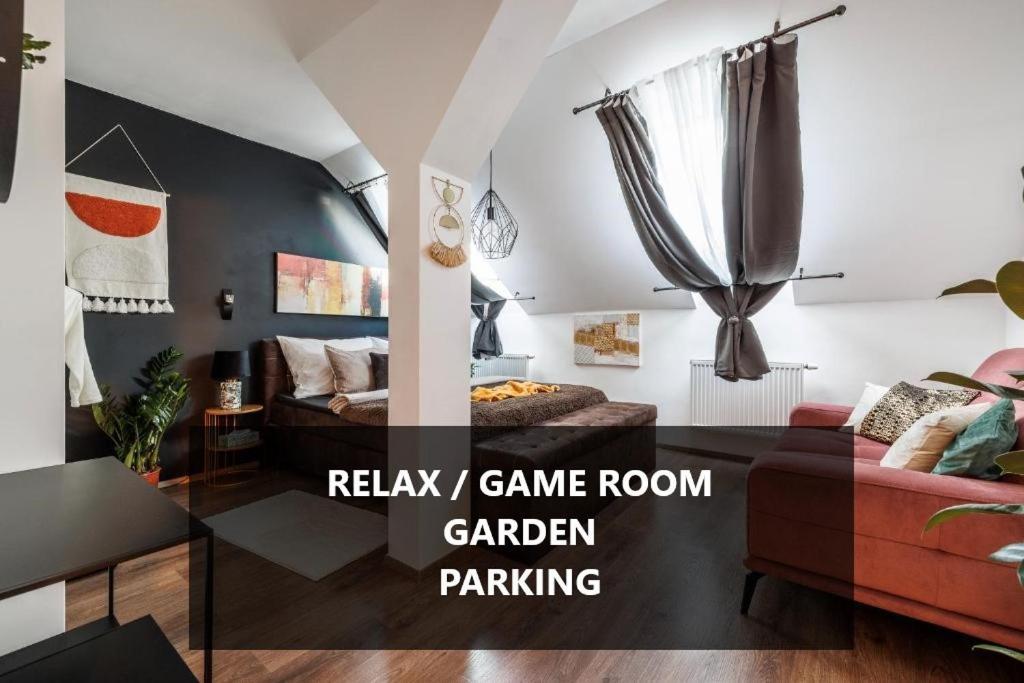 Spacious Flat & Parking Possibility, 3 Stops To Wenceslav Square Praag Buitenkant foto