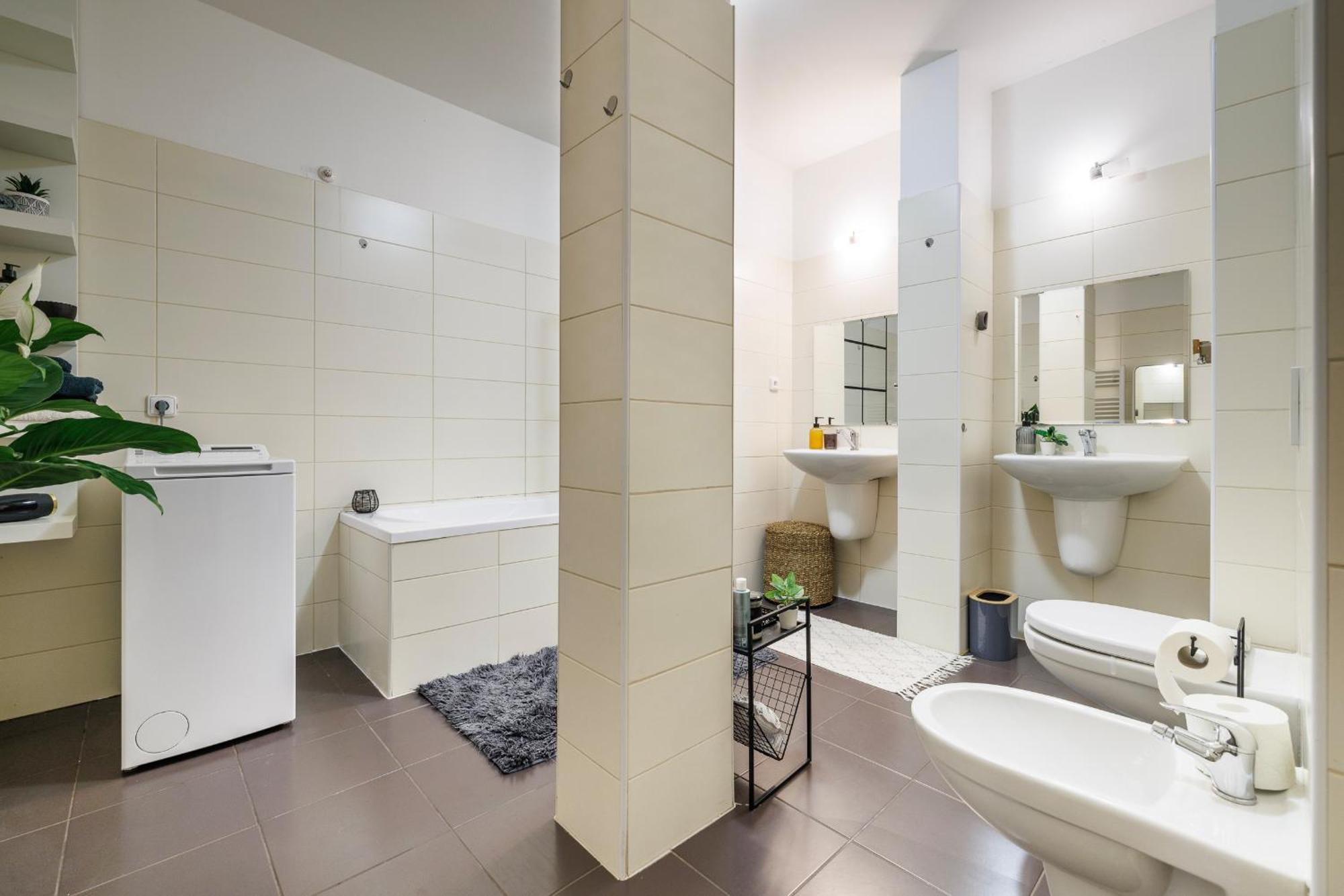 Spacious Flat & Parking Possibility, 3 Stops To Wenceslav Square Praag Buitenkant foto