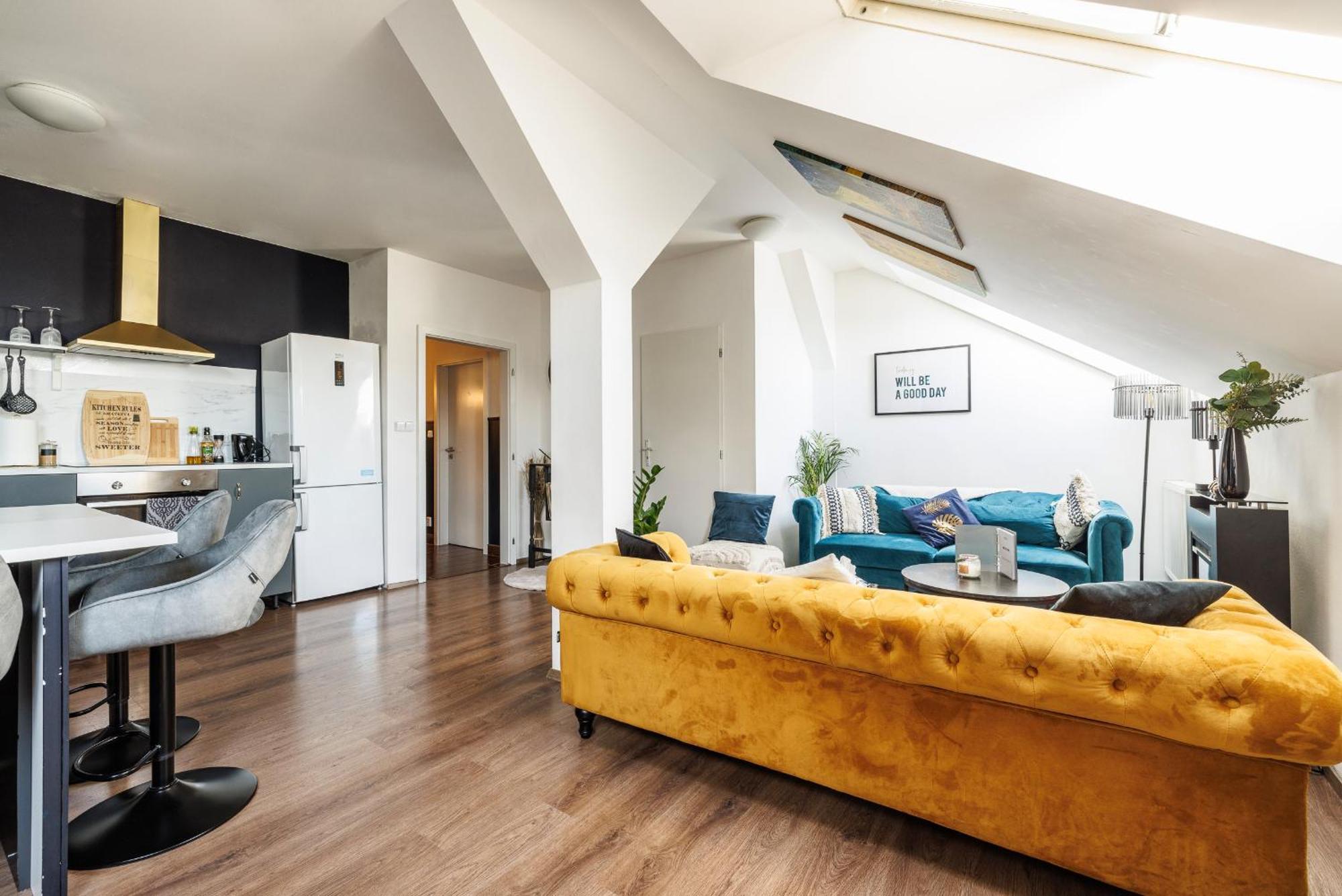Spacious Flat & Parking Possibility, 3 Stops To Wenceslav Square Praag Buitenkant foto