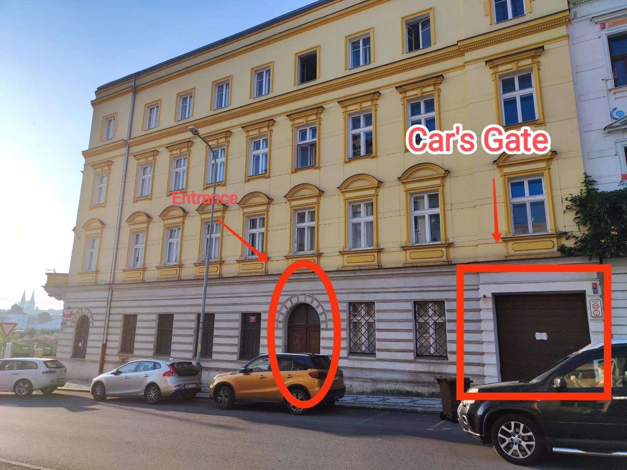 Spacious Flat & Parking Possibility, 3 Stops To Wenceslav Square Praag Buitenkant foto